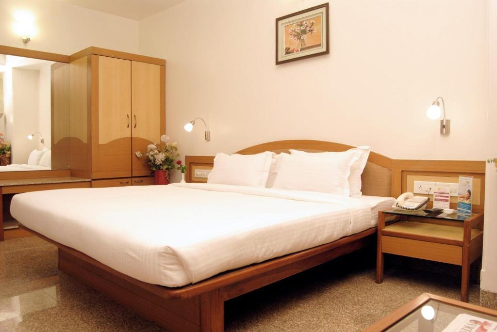 The Ambience Hotel Pune Phòng bức ảnh